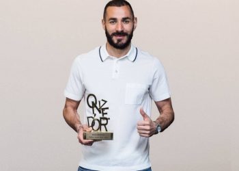 كريم بنزيمة يتوج بجائزة “أونز الذهبية” كأفضل لاعب في العالم