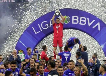 كروز أزول يتوج بلقب الدوري المكسيكي