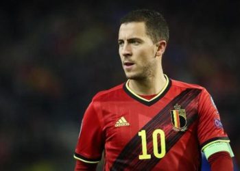 مدرب المنتخب البلجيكي يخفف الضغوط على هازارد