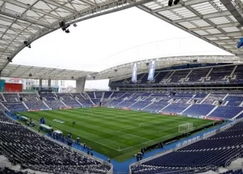يويفا يوصي جماهير تشيلسي والسيتي بالسفر في رحلات رسمية لنهائي الأبطال