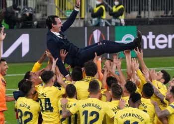 لاعبو فياريال يهيمنون على التشكيل المثالي للدوري الأوروبي