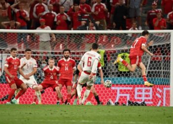 كأس أمم أوروبا: الدنمارك تسحق روسيا برباعية وتصعد لدور الـثمن