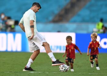 مدرب المنتخب الإسباني يطالب الشرطة بالتحقيق في تهديد موراتا وأسرته