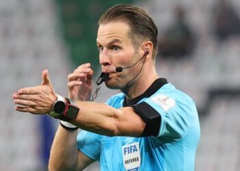 الهولندي ماكيلي حكماً لافتتاح يورو 2020