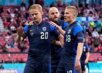 فنلندا تحقق فوزا تاريخيا على الدنمارك في أولى مبارياتهما في اليورو