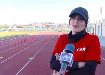 في سابقة تاريخية محليا..حكمات يدرن المباريات في الجزائر