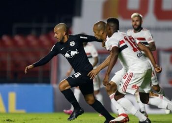 براغانتينو ينفرد بصدارة الدوري البرازيلي