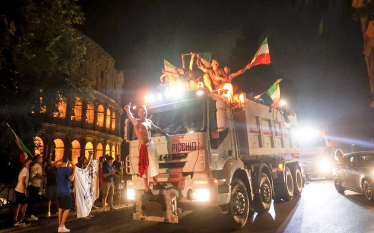 قتيل وعدة إصابات خلال احتفالات إيطاليا بالتتويج