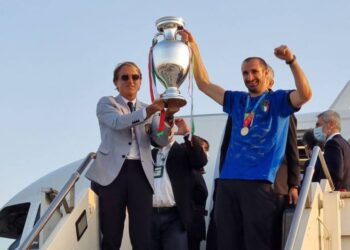 المنتخب الإيطالي يعود إلى روما بكأس أوروبا