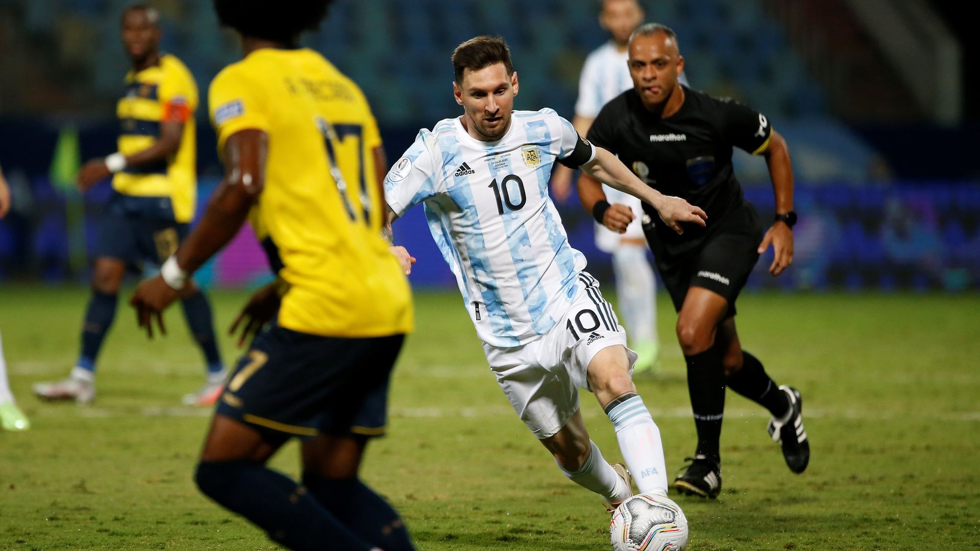 سكالوني: ميسي أفضل لاعب على مر العصور
