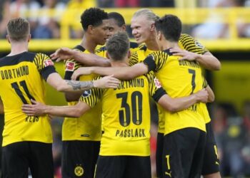 دورتموند يوجه إنذاراً شديد اللهجة لمنافسيه في البوندسليغا
