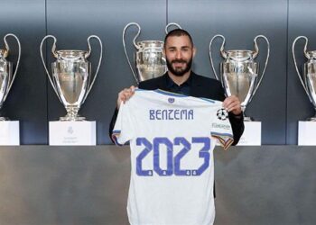 رسمياً.. ريال مدريد يجدد عقد بنزيمة
