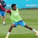 فاتي يعود إلى برشلونة بعد غياب 9 أشهر
