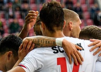 باير ليفركوزن يتصدر الدوري الألماني