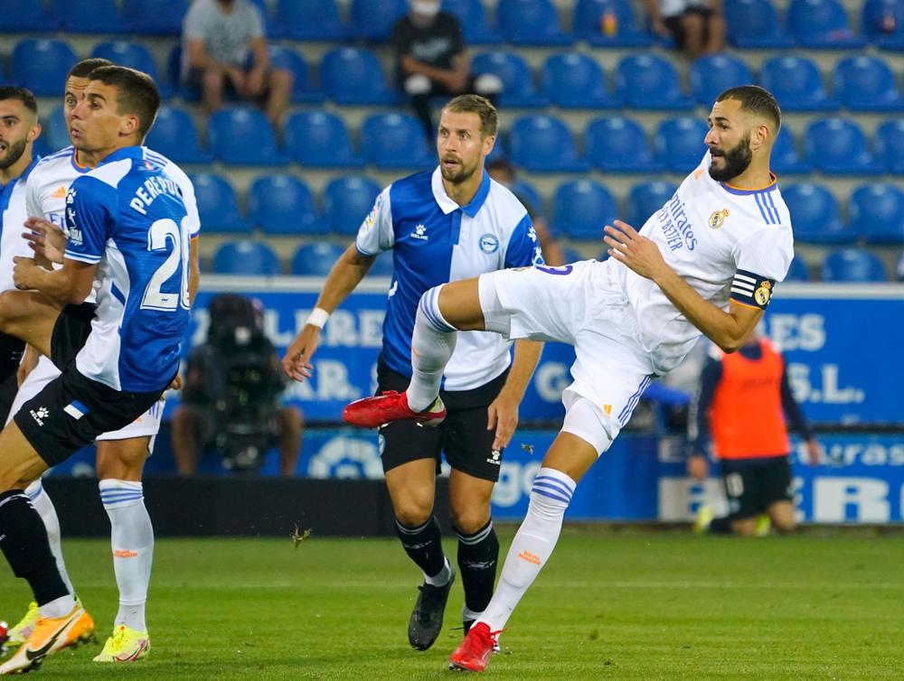 طائرة ريال مدريد المتوجهة إلى فالنسيا تنجو من كارثة جوية