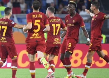 روما يكتسح فيورنتينا في إفتتاح الدوري الإيطالي