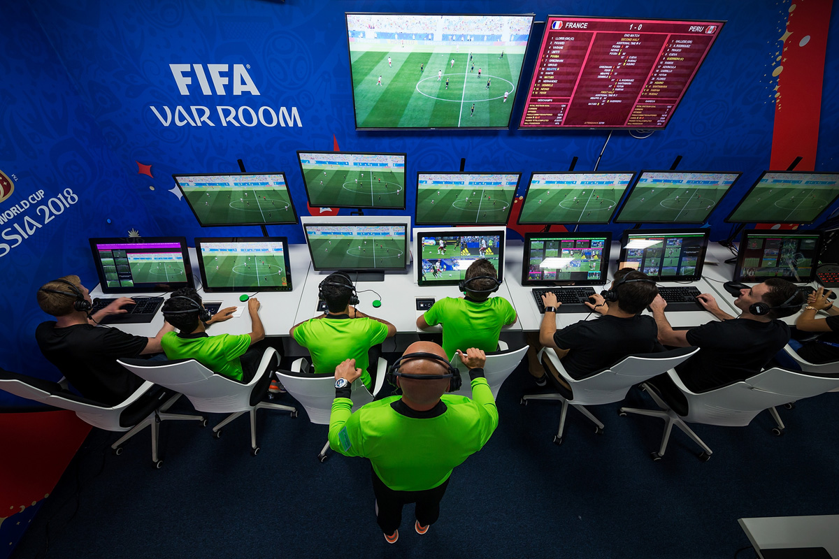 يويفا يقر استخدام الفار بباقي مباريات تصفيات المونديال