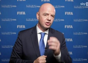 إنفانتينو يصف تأجيل مباراة البرازيل والأرجنتين بالجنون