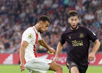 مزراوي يقود أياكس للانفرد بصدارة الدوري الهولندي