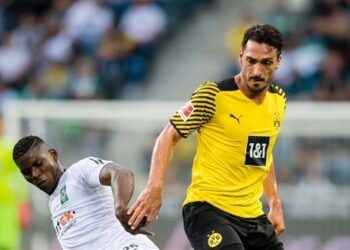 الدوري الألماني: مونشنغلادباخ يكبد دورتموند ثاني هزائمه