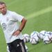 فليك يتابع اللاعبين عن قرب قبل استئناف تصفيات كأس العالم