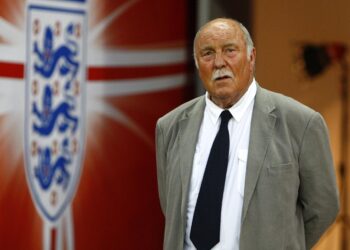 وفاة جريفز أسطورة توتنهام ومنتخب إنجلترا