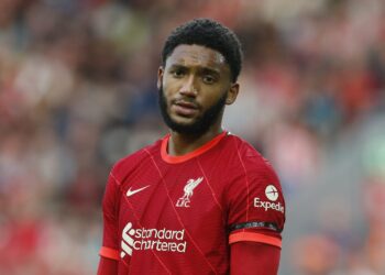مدافع ليفربول يتطلع إلى تعويض الوقت الضائع