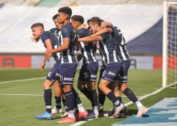 تاييريس يتمسك بصدارة الدوري الأرجنتيني