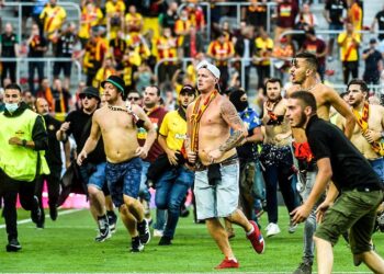 التحقق في أعمال الشغب التي شهدتها مباراة لانس وليل
