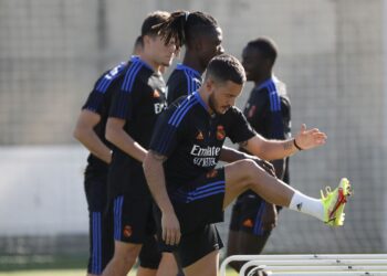 هازارد وكارباخال يتدربان على هامش التدريب الجماعي
