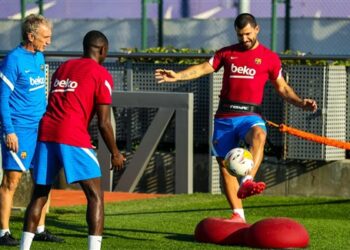 برشلونة يحصل على دفعة هجومية بعودة ديمبلي وأغويرو