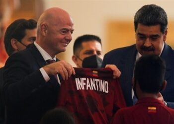 مادورو يعد إنفانتينو ببناء ملعب جديد في كاراكاس