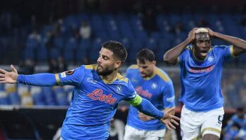 نابولي يكتسح ليجا وارسو وليون يحصد العلامة الكاملة في الدوري الأوروبي