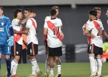 ريفر بليت يعزز صدارته للدوري الأرجنتيني بالفوز على أرجنتينوس