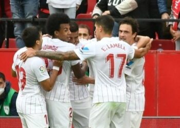 الدورة ال 11 لبطولة العالم للكايت سورف الأمير مولاي الحسن بالداخلة.. تعبئة شباب وفاعلين جمعويين لتنظيف شاطئ فم البوير