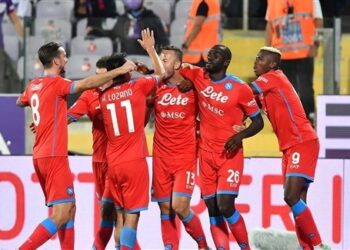 الدوري الإيطالي: نابولي يعزز صدارته بفوز شاق على فيورنتينا