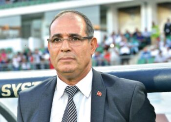 شبيبة القبائل يتفق مع المدرب المغربي بادو الزاكي