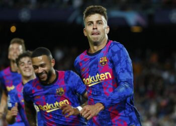 بيكيه يقود برشلونة لهزيمة دينامو كييف في دوري الأبطال