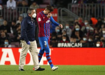 برشلونة يصدر بياناً حول إصابة بيكيه ومدة غيابه