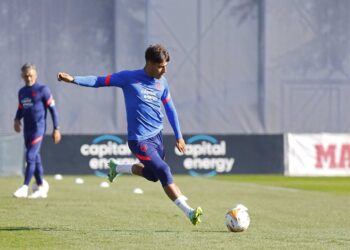 عودة فاتي وروبرتو ودي يونغ لتداريب برشلونة