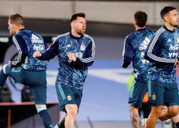 ميسي يشارك في التدريب الأول لمنتخب الأرجنتين
