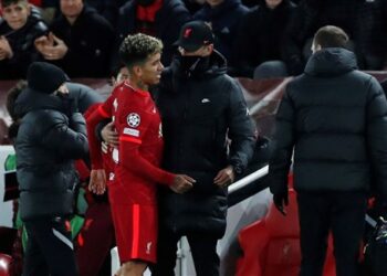 فيرمينو يتعرض لإصابة خطيرة خلال مواجهة اتلتيكو مدريد