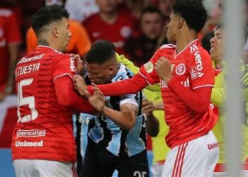 الدوري البرازيلي: إنترناسيونال يعمق جراح غريميو
