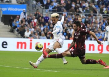 الدوري الفرنسي: ميتز بعشرة لاعبين يتعادل مع مارسيليا