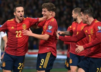 التصفيات الأوروبية المؤهلة لنهائيات كأس العالم 2022: إسبانيا تسقط اليونان تنتزع صدارة المجموعة الثانية من السويد