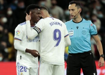 ريال مدريد يهزم إشبيلية ويعزز صدارته لليغا