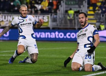 إنتر يعبر فينيزيا ويزاحم نابولي وميلان على صدارة الدوري الإيطالي