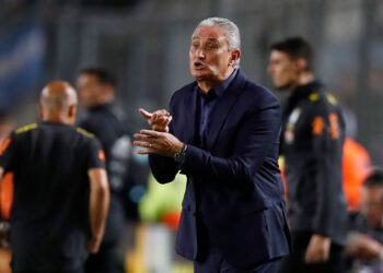 مدرب البرازيل ينتقد التحكيم بعد التعادل مع الأرجنتين
