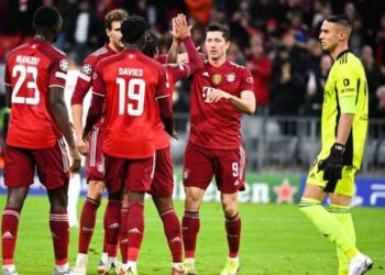 بايرن ميونخ يسحق بنفيكا ويتأهل لثمن نهائي دوري الأبطال