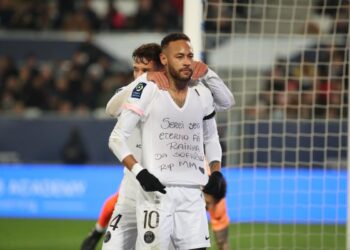 بوكيتينو يثني على نيمار في غياب ميسي